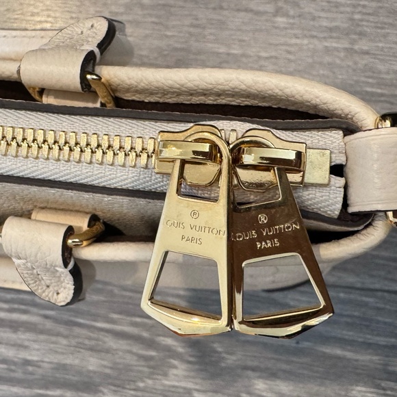 Louis Vuitton Cream Trianon PM - Picture 2 of 10